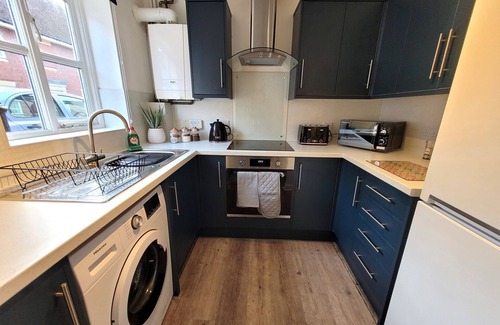 Colchester House | Hythe House – Stylish 3BR Stay Close to Colchester Centre & Transport