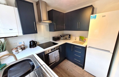 Colchester House | Hythe House – Stylish 3BR Stay Close to Colchester Centre & Transport