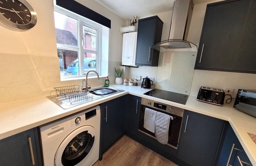 Colchester House | Hythe House – Stylish 3BR Stay Close to Colchester Centre & Transport