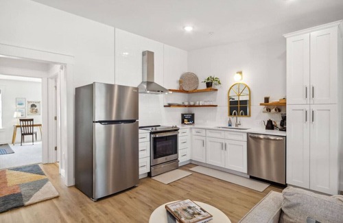 St. Marys Apartment | #I Stylish Bungalow Loft - DT Near to Waterfront