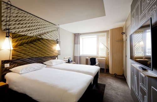 Vaulx-en-Velin Hotel | ibis Lyon Carré de Soie