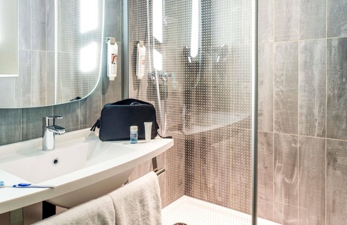 Vaulx-en-Velin Hotel | ibis Lyon Carré de Soie
