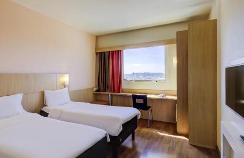 Triangulo das Bermudas Hotel | ibis Vitoria Praia do Canto