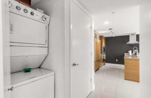 Downtown Miami Apartment | Icon brickell 1 bed 1 bath residence