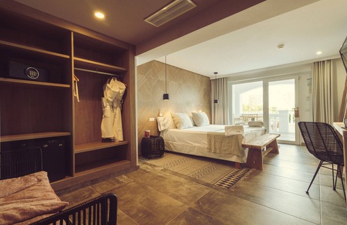 Manacor Hotel | ICON Valparaiso - Adults Only