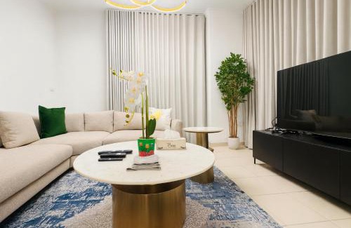 Trade Centre 1 Apartment | Iconic Burj & Fountain View Retreat!