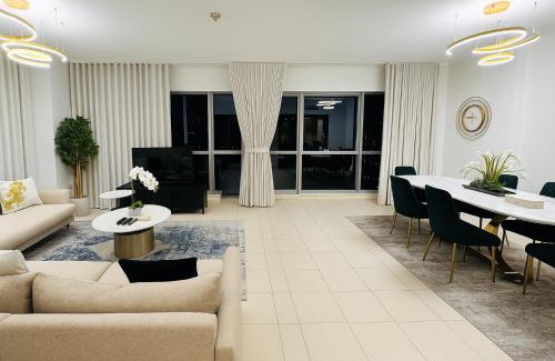 Trade Centre 1 Apartment | Iconic Burj & Fountain View Retreat!