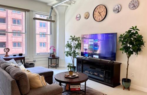 Historic Core Apartment | Iconic Heart of DTLA Loft with Rooftop Pool Jacuzzi Gym