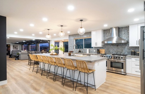 Lake Havasu City House | Iconic Lakeviews, 7bd/6bth w/pool, spa, firepit, near marina