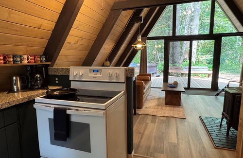 Skykomish Cabin | Iconic Sky Haus: Hot Tub, Fiber, Newly Renovated