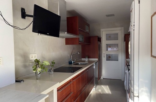 Cerrillo de Maracena Apartment | Ideal apartment for families right next to subway and bus.