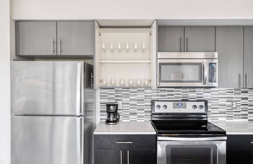 Northeast Bellevue Apartment | Ideal Bellevue 2BR w/BBQ, Gym & W/D, walkable area, by Blueground