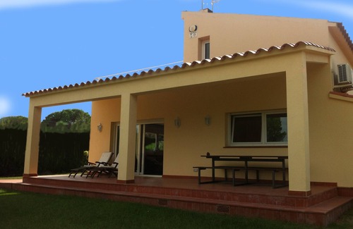 Santa Maria de Solius House | Ideal family House with garden Wifi Community Pool. Near Costa Brava beaches