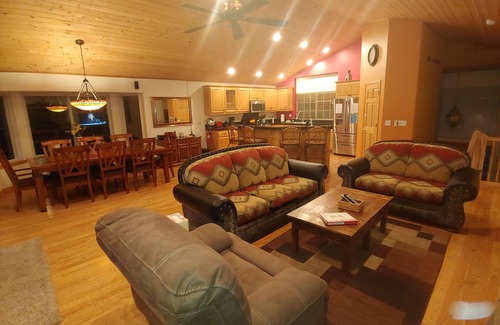North Upper Truckee House | Ideal for family getaways! - Backs to National Forest - Hot Tub, Fast free Wi-Fi