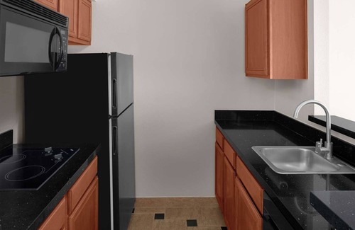 Snail Hotel | Ideal for Groups: 3 Suites w/Kitchen & Separate Living Area, Pets Are Allowed