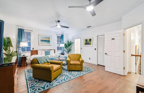 Bayshore House | Ideal for Groups! Sleeps 14, Pool, Spa Near Downtown