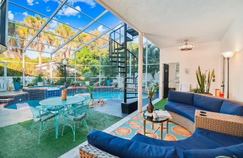Bayshore House | Ideal for Groups! Sleeps 14, Pool, Spa Near Downtown