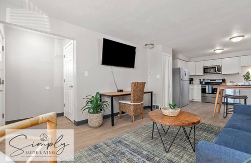 Appleton House | Ideal for long stays 2BR + Garage