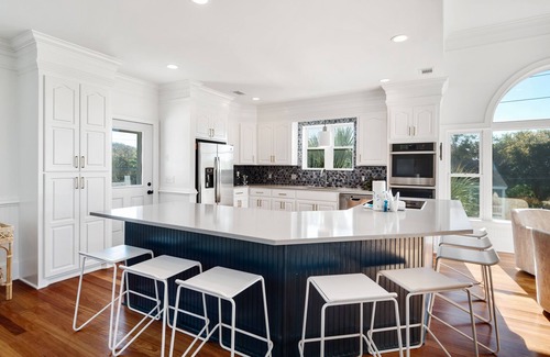 Isle of Palms House | IDEAL IOP Beach Home, 6 BR, Private Pool, Close to Beach, Spacious!