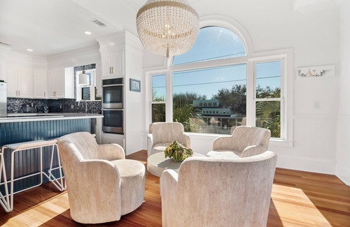 Isle of Palms House | IDEAL IOP Beach Home, 6 BR, Private Pool, Close to Beach, Spacious!