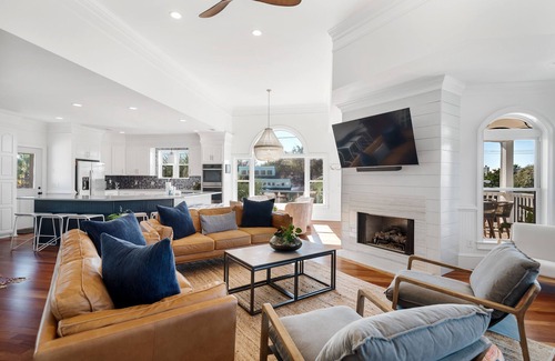 Isle of Palms House | IDEAL IOP Beach Home, 6 BR, Private Pool, Close to Beach, Spacious!