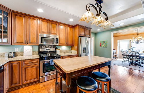 Crestline House | Ideal lakeview getaway with furnished deck, gas grill, & full kitchen