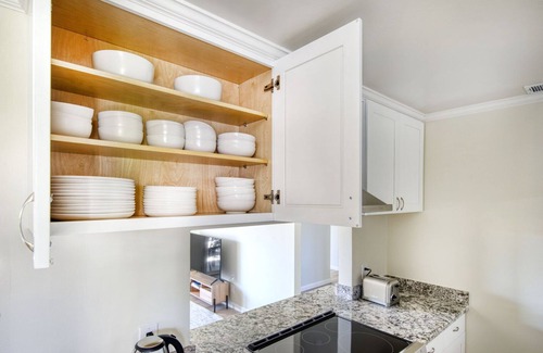 University South Apartment | Ideal Palo Alto 2BR w/W/D & Garden, near FB & Google, by Blueground