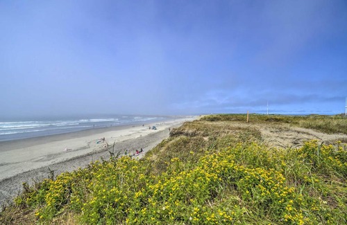 Westport House | Ideally Located and Pet-Friendly Westport Cabin