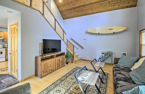 Westport House | Ideally Located and Pet-Friendly Westport Cabin