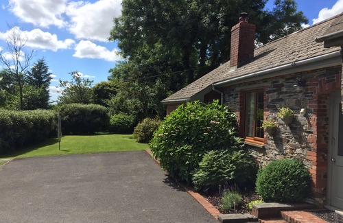 New Moat Cottage | Ideally located to explore all of Pembrokeshire or to enjoy a relaxing retreat