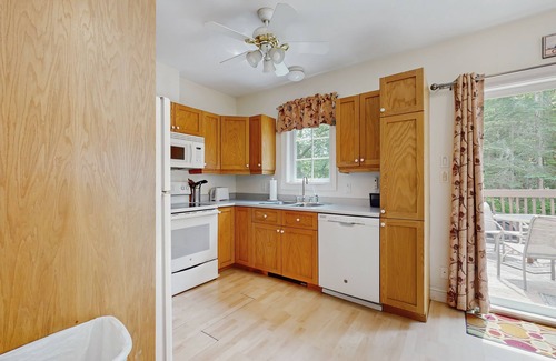 Bar Harbor Cottage | Ideally Located Home w/Deck, WiFi & Washer/Dryer - Walk into Town & Acadia