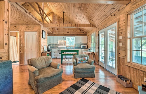 Fruitvale Cabin | Idyllic Cabin w/Fire Pit, Kayak On-Site!