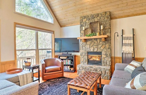 Bryson City House | Idyllic Creekside Bryson City Gem with Fire Pit!