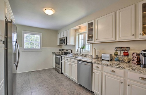 Athens House | Idyllic Getaway w/Deck ~ 4 Mi to Dtwn Athens