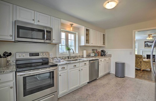 Athens House | Idyllic Getaway w/Deck ~ 4 Mi to Dtwn Athens