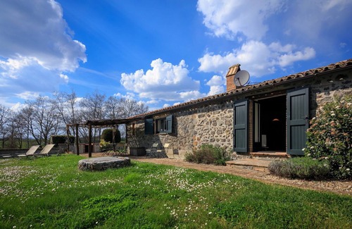 Castel Giorgio Cottage | Idyllic HOLIDAY HOUSE/COTTAGE in private park: QUIET + pool + sauna + gym