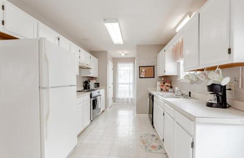 Irmo House | Idyllic in Irmo-Close to Lake Murray-Ft Jackson-Outdoor Adventures