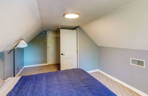 Columbus House | Idyllic Lakefront Home - Sprawling Deck & Dock