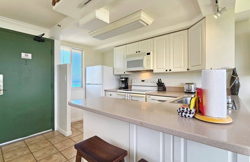 Diamond Head - Kapahulu - St. Louis Apartment | Idyllic Ocean Views from 12th floor 1 Bedroom Suite with Full Kitchen