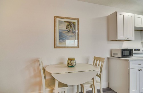 Pass-a-Grille Historic District Apartment | Idyllic Pass-A-Grille Studio - Walk to the Beach!