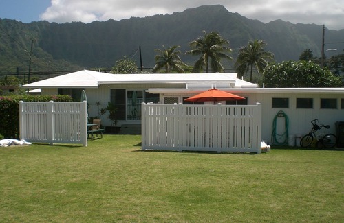 Waimanalo Apartment | If You Like Crowds, Don't Stay Here !.Sleeps 2 - Walk to Beach!