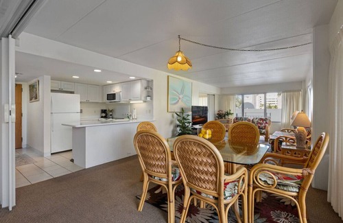 McCully - Moiliili Condo | ILIKAI 2BR/2BA CITY VIEW ISLAND STYLE APARTMENT