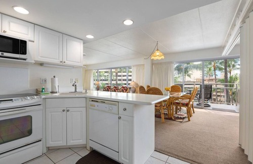 McCully - Moiliili Condo | ILIKAI 2BR/2BA CITY VIEW ISLAND STYLE APARTMENT