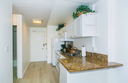 Waikiki Apartment | Ilikai Marina Studio City View Condos with Fully Equipped Kitchens & Free Wifi