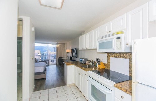 Waikiki Apartment | Ilikai Marina Studio City View Condos with Fully Equipped Kitchens & Free Wifi