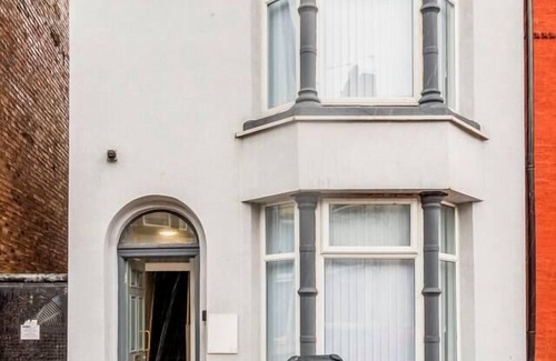 Bootle House | Immaculate 4-Bed House Near Anfield and Goodison