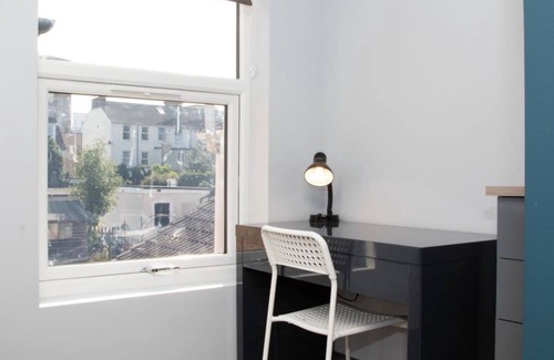 Ashford House | Immaculate 5-Bed House in the city centre Ashford