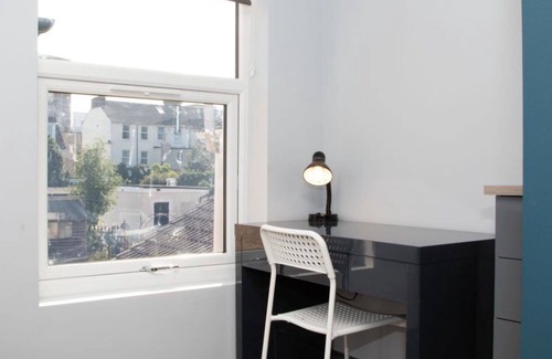 Ashford House | Immaculate 5-bed House in the City Centre Ashford