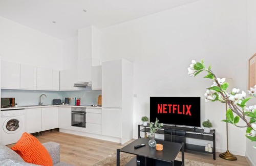 Newark Apartment | Immaculate Apartment | Perfect for Contractors!