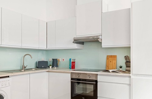 Newark Apartment | Immaculate Apartment | Perfect for Contractors!